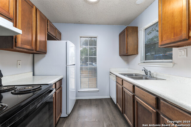 Image 16 of 19 For 5234 Meadow Rise