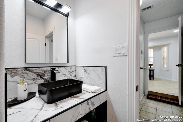 Image 13 of 29 For 8619 London Heights