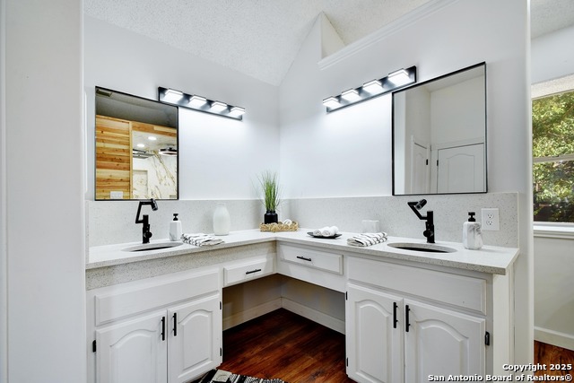 Image 16 of 29 For 8619 London Heights