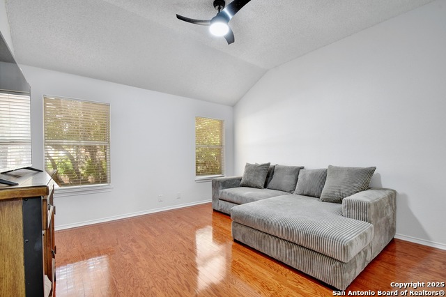 Image 20 of 29 For 8619 London Heights