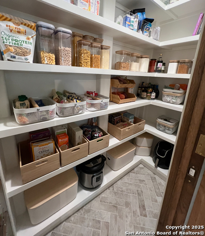 Image 24 of 44 For 16527 Inwood Cove