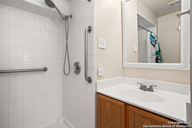 Image 14 of 27 For 16115 Branching Oaks