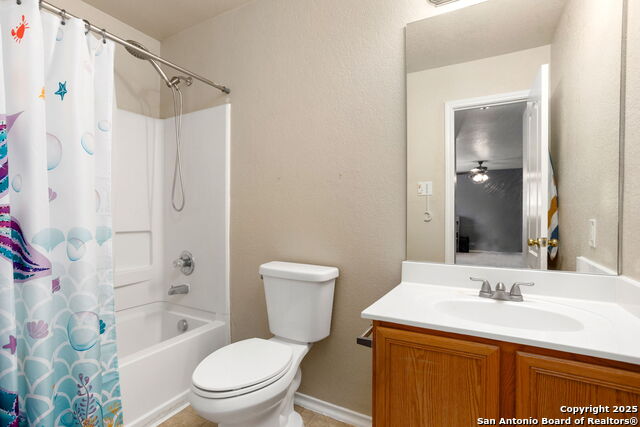 Image 21 of 27 For 16115 Branching Oaks