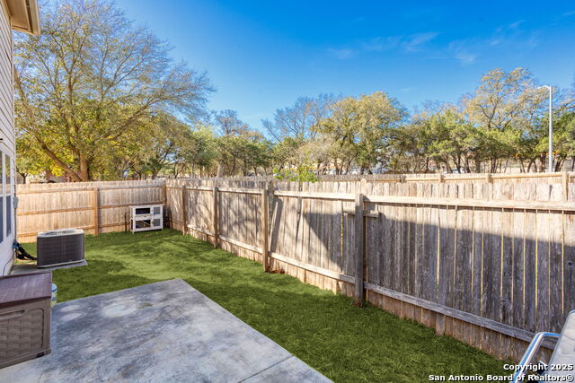 Image 24 of 27 For 16115 Branching Oaks