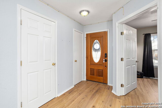 Image 4 of 27 For 16115 Branching Oaks