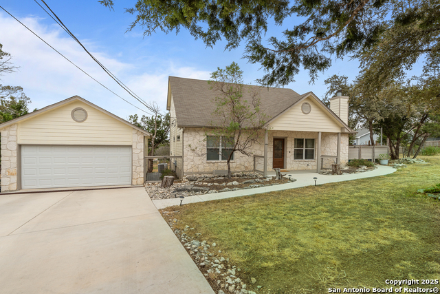 Listing photo id 2 for 1620 Point Vw