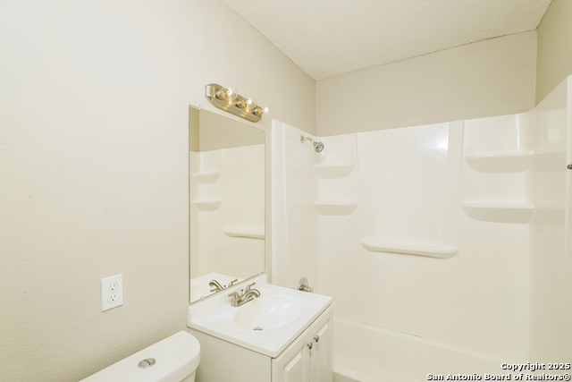 Listing photo id 11 for 3219 Bob Billa