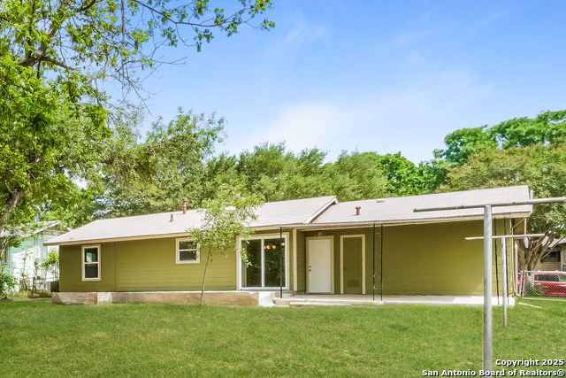 Listing photo id 12 for 3219 Bob Billa
