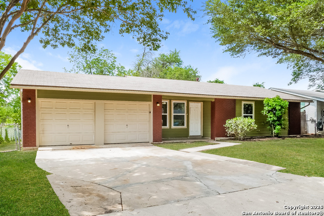Listing photo id 0 for 3219 Bob Billa