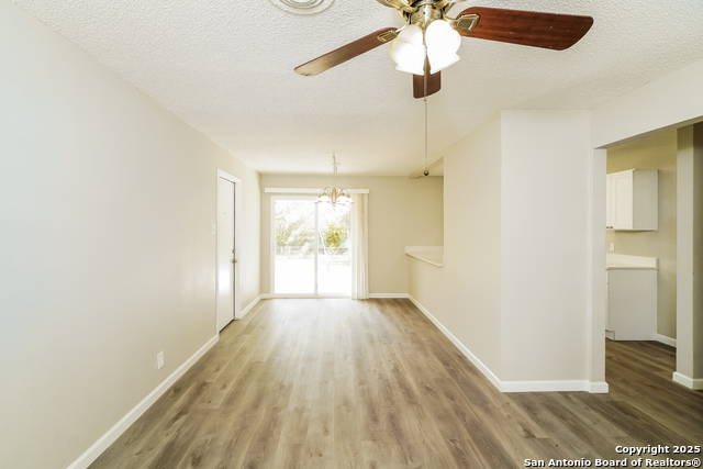Listing photo id 2 for 3219 Bob Billa