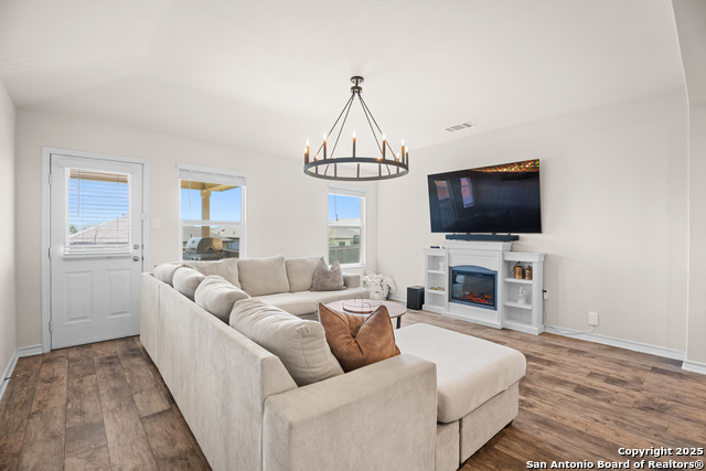 Image 5 of 18 For 6816 Encore Oaks