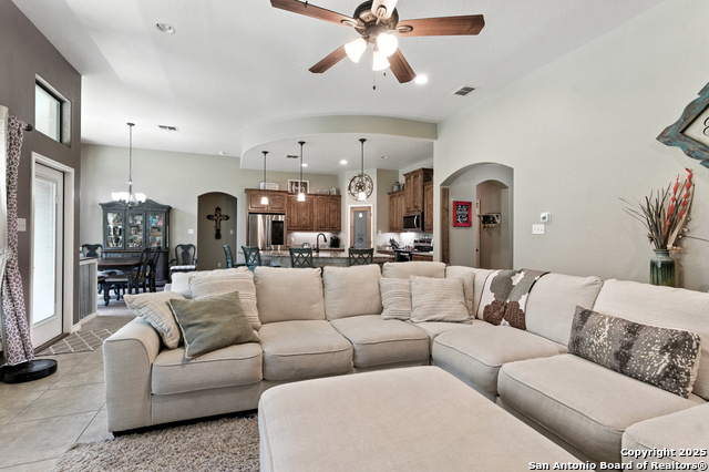 Listing photo id 9 for 309 Hickory Trail