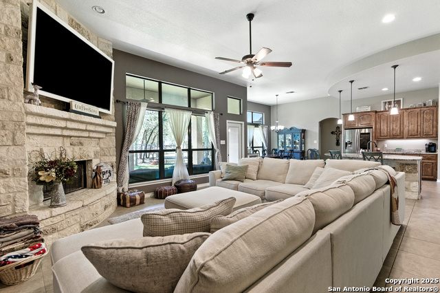 Listing photo id 10 for 309 Hickory Trail