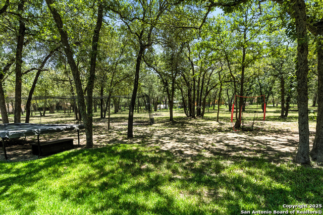 Listing photo id 34 for 309 Hickory Trail