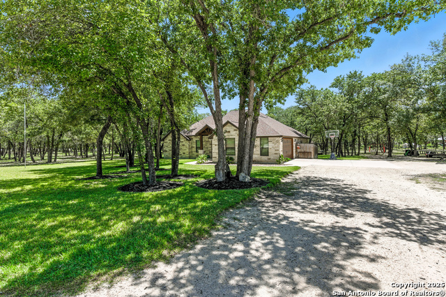 Listing photo id 3 for 309 Hickory Trail