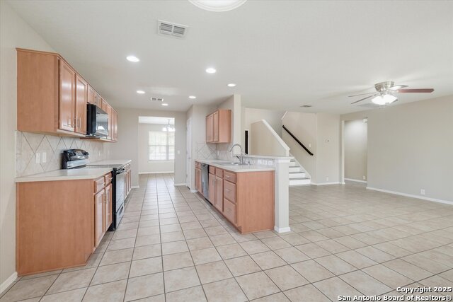 Listing photo id 9 for 3717 Greenridge
