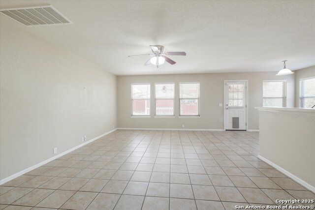 Listing photo id 11 for 3717 Greenridge