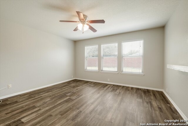 Listing photo id 13 for 3717 Greenridge