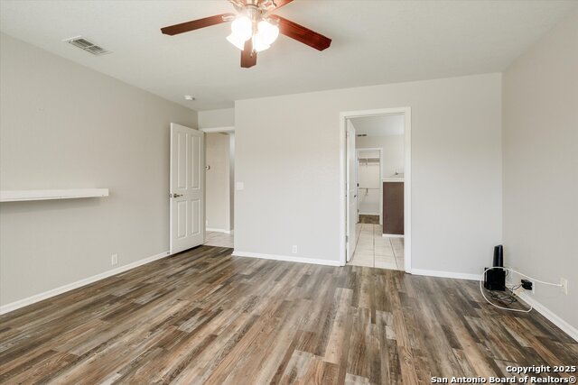 Listing photo id 14 for 3717 Greenridge