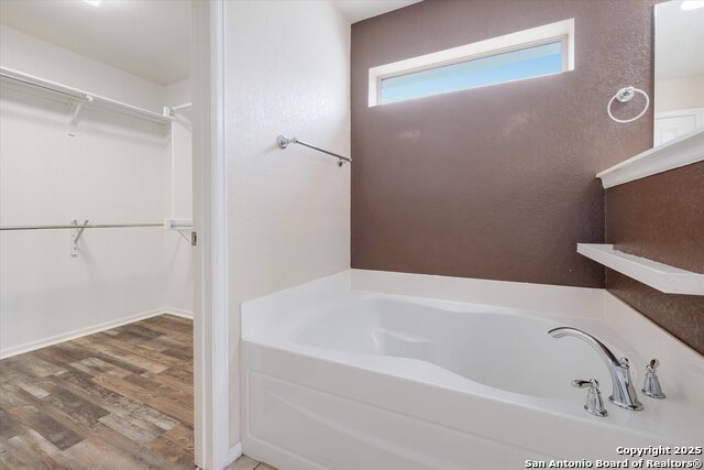 Listing photo id 17 for 3717 Greenridge