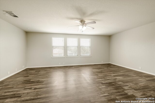 Listing photo id 18 for 3717 Greenridge