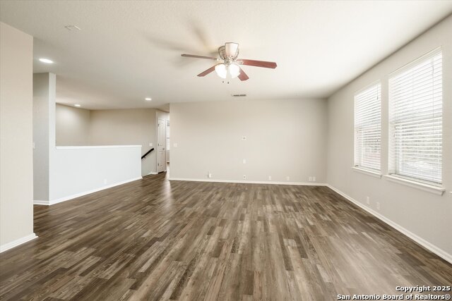 Listing photo id 19 for 3717 Greenridge