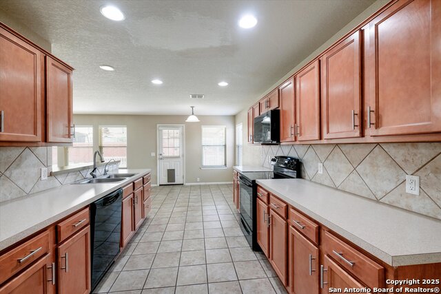 Listing photo id 5 for 3717 Greenridge