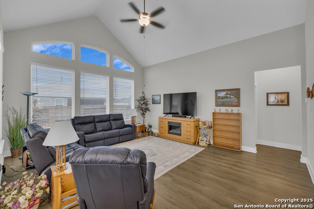 Image 11 of 47 For 929 Rench