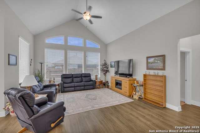 Image 12 of 47 For 929 Rench