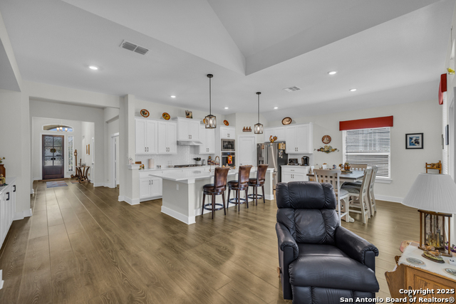 Image 16 of 47 For 929 Rench