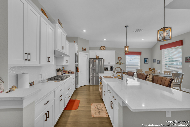 Image 20 of 47 For 929 Rench