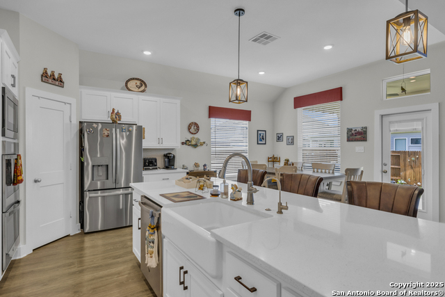 Image 21 of 47 For 929 Rench