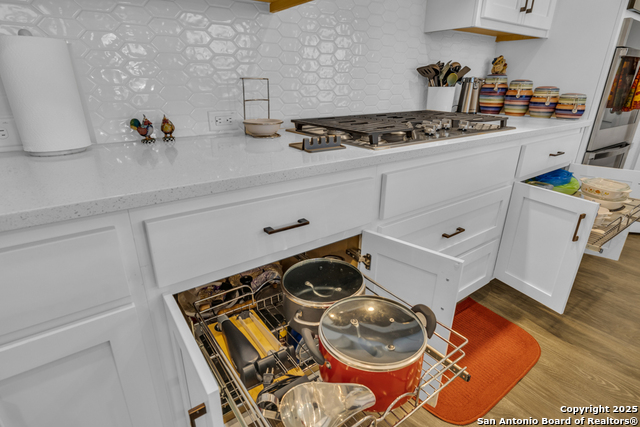 Image 23 of 47 For 929 Rench