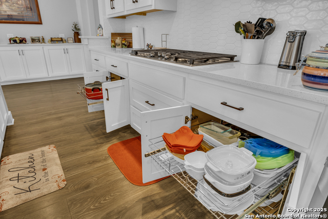 Image 24 of 47 For 929 Rench