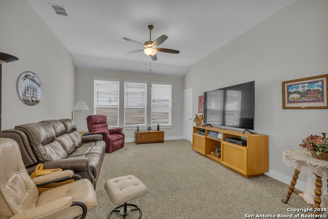 Image 27 of 47 For 929 Rench