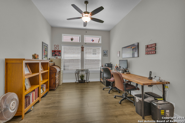 Image 28 of 47 For 929 Rench