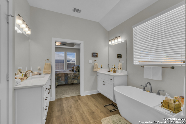 Image 33 of 47 For 929 Rench