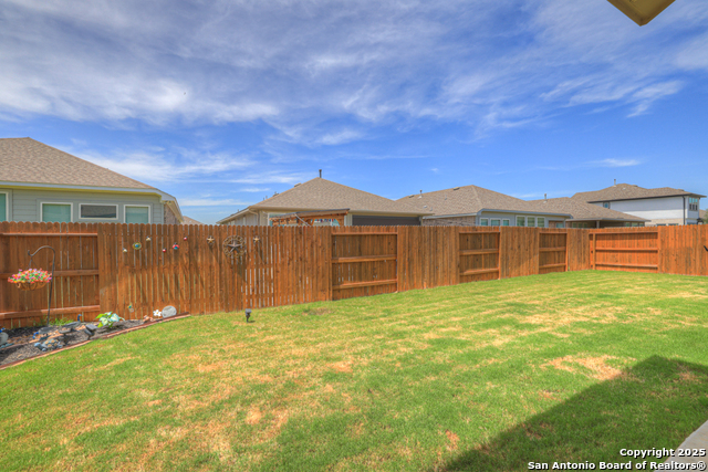 Image 43 of 47 For 929 Rench