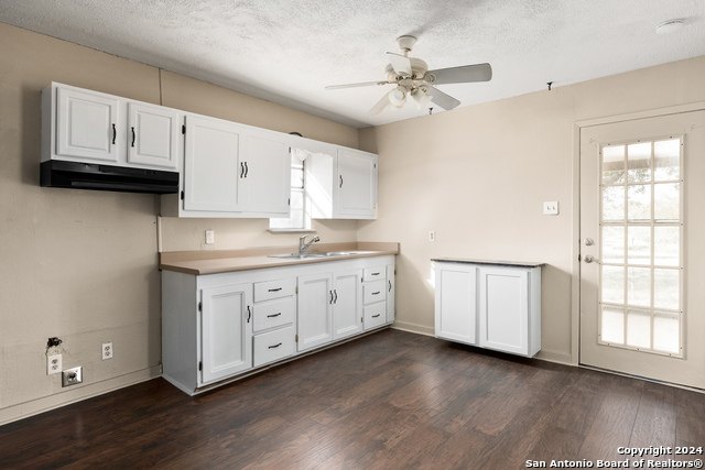 Listing photo id 8 for 412 Coker W
