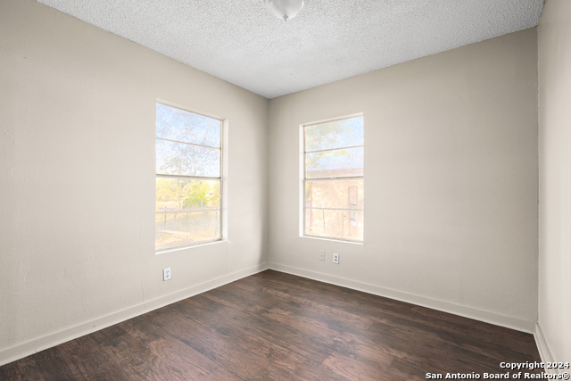 Listing photo id 12 for 412 Coker W