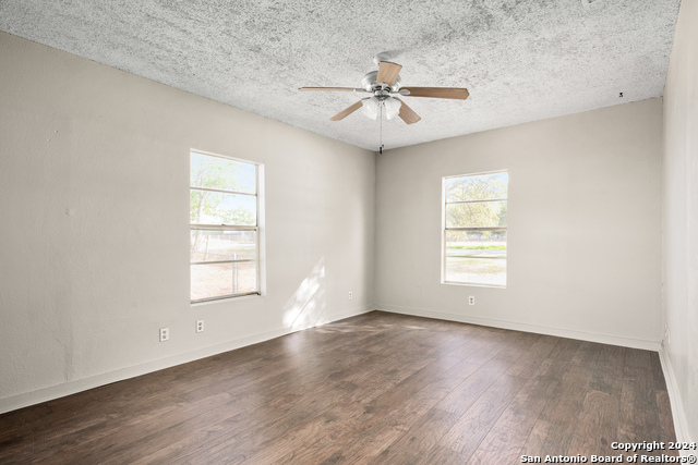 Listing photo id 14 for 412 Coker W
