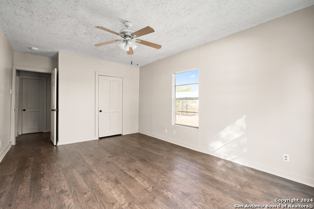 Listing photo id 15 for 412 Coker W