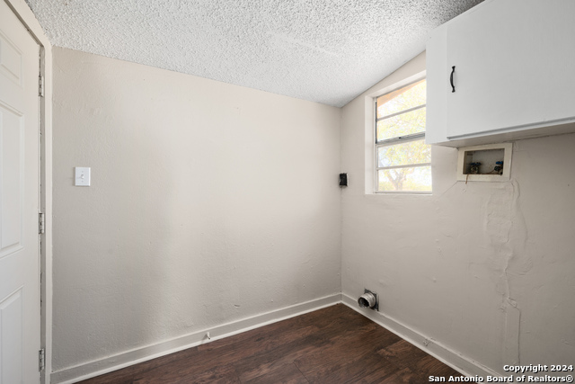 Listing photo id 17 for 412 Coker W