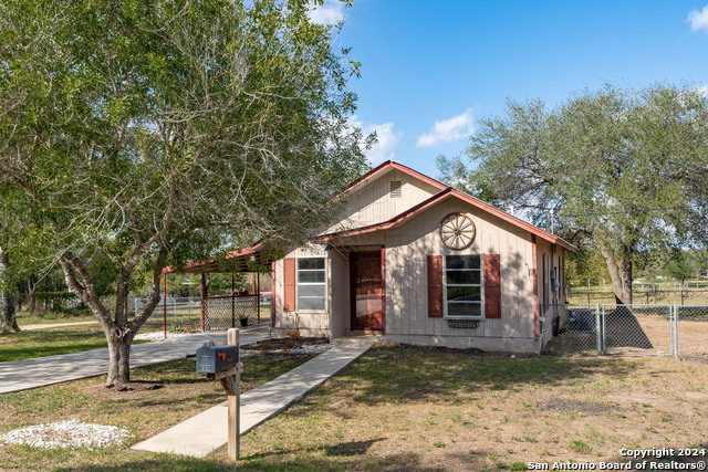 Listing photo id 0 for 412 Coker W