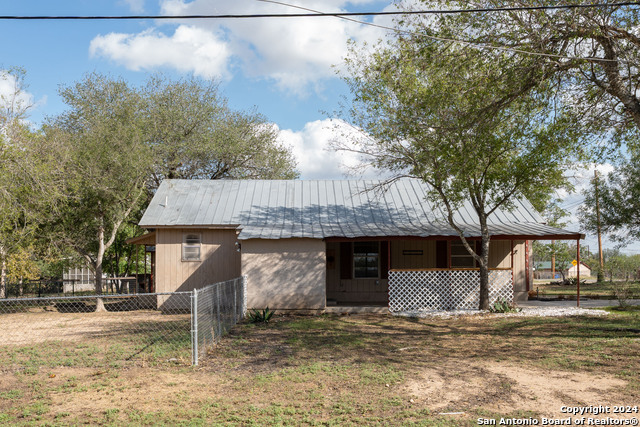 Listing photo id 18 for 412 Coker W