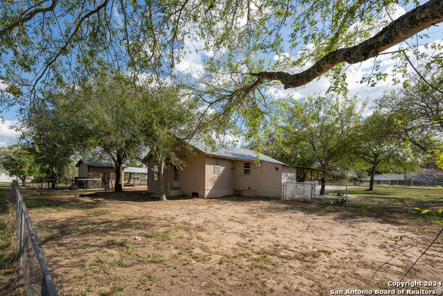 Listing photo id 20 for 412 Coker W