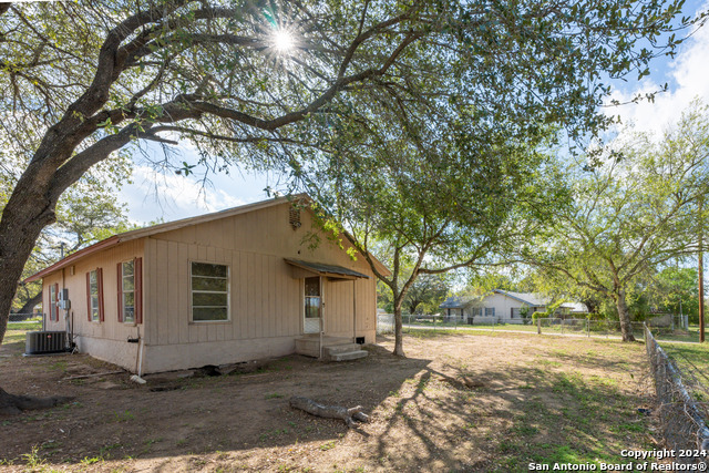 Listing photo id 21 for 412 Coker W