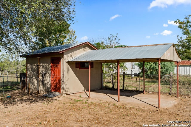 Listing photo id 22 for 412 Coker W