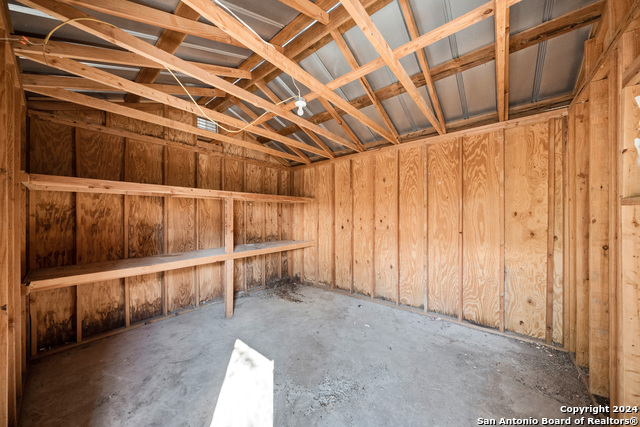 Listing photo id 23 for 412 Coker W