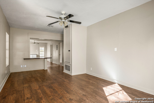 Listing photo id 3 for 412 Coker W